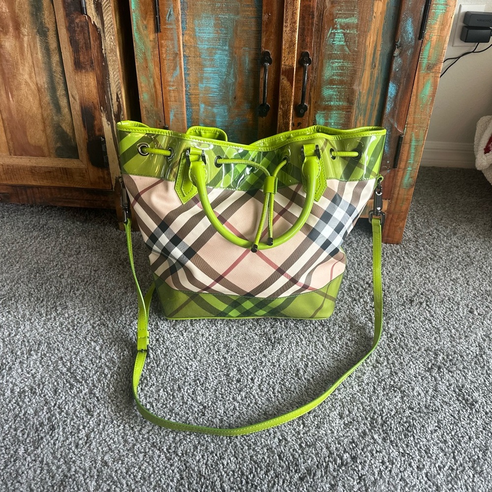 The Burberry Beige/Green PVC and Patent Leather Drawstring Tote (Rare) - Picture 10 of 16